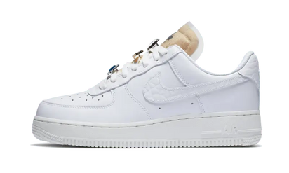 Nike Air Force 1 Low '07 LX White Onyx biały - widok główny z boku | Saturaise.com