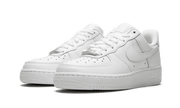Kup oryginalne Nike Air Force 1 Low '07 Triple White - widok z drugiego boku - Sneakersy