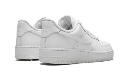 Buty Nike Nike Air Force 1 Low '07 Triple White - widok z przodu - Rozmiary EU