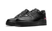 Kup oryginalne Air Force 1 Low Black Supreme CU9225-001 - widok z drugiego boku - Sneakersy