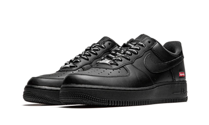 Kup oryginalne Air Force 1 Low Black Supreme CU9225-001 - widok z drugiego boku - Sneakersy