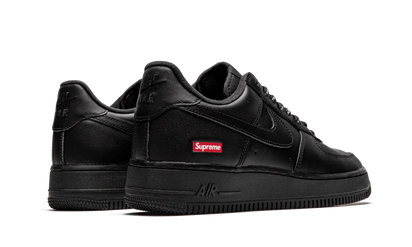 Buty Nike Air Force 1 Low Black Supreme - widok z przodu - Rozmiary EU