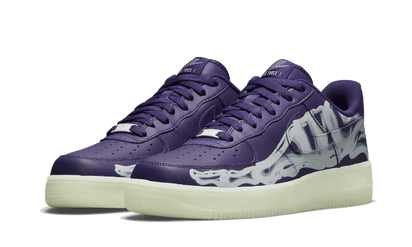 Kup oryginalne Air Force 1 Low Purple Skeleton Halloween (2021) CU8067-500 - widok z drugiego boku - Sneakersy