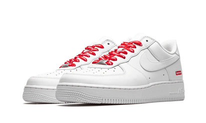 Kup oryginalne Air Force 1 Low White Supreme CU9225-100 - widok z drugiego boku - Sneakersy