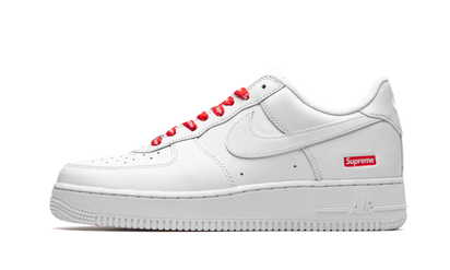 Nike Air Force 1 Low White Supreme biały - widok główny z boku | Saturaise.com