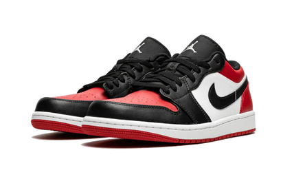 Kup oryginalne Air Jordan 1 Low Bred Toe (2021) 553558-612 - widok z drugiego boku - Sneakersy