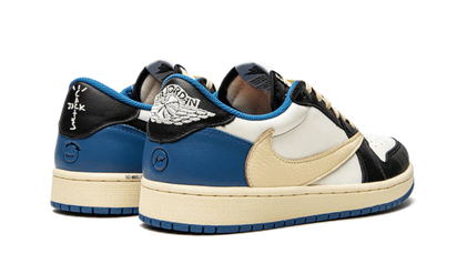 Buty Air Jordan Air Jordan 1 Low Travis Scott Fragment - widok z przodu - Rozmiary EU