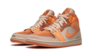 Kup oryginalne Air Jordan 1 Mid Apricot Orange DH4270-800 - widok z drugiego boku - Sneakersy