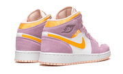 Buty Air Jordan Air Jordan 1 Mid Arctic Pink - widok z przodu - Rozmiary EU