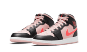 Kup oryginalne Air Jordan 1 Mid Black Pink Crimson 554725-604 - widok z drugiego boku - Sneakersy