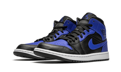 Kup oryginalne Air Jordan 1 Mid Hyper Royal Tumbled Leather 554724-077 - widok z drugiego boku - Sneakersy