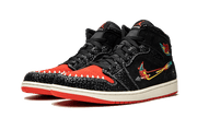 Kup oryginalne Air Jordan 1 Mid SE Siempre Familia DN4904-001 - widok z drugiego boku - Sneakersy