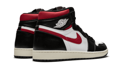 Buty Air Jordan Air Jordan 1 Retro High Black Gym Red - widok z przodu - Rozmiary EU