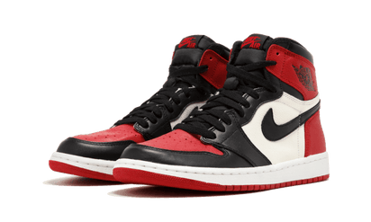 Kup oryginalne Air Jordan 1 Retro High Bred Toe 555088-610 - widok z drugiego boku - Sneakersy