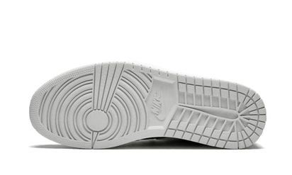 100% Oryginalne Air Jordan 1 Retro High Neutral Grey Hyper Crimson - widok z tyłu - 6075.00 PLN