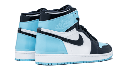 Buty Air Jordan Air Jordan 1 Retro High UNC Patent - widok z przodu - Rozmiary EU