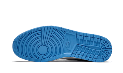 100% Oryginalne Air Jordan 1 Retro High University Blue - widok z tyłu - 1395.00 PLN