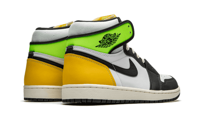 Buty Air Jordan Air Jordan 1 Retro High OG Volt Gold - widok z przodu - Rozmiary EU
