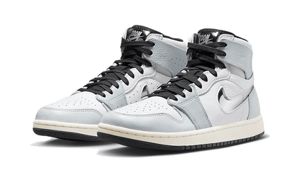 Kup oryginalne Air Jordan 1 Zoom CMFT 2 Chrome Swoosh FJ4652-100 - widok z drugiego boku - Sneakersy