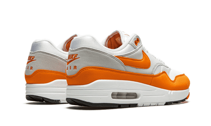 Buty Nike Air Max 1 Anniversary Orange (2020) - widok z przodu - Rozmiary EU