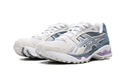 Kup oryginalne Gel-Kayano 14 Glacier Grey - widok z drugiego boku - Sneakersy