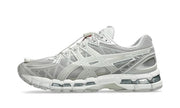 Saturaise Gel-Kayano 20 Unaffected Cream Lake Grey szary-beżowy - widok główny z boku | Saturaise.com