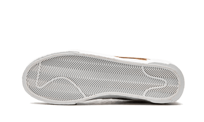 100% Oryginalne Blazer Low Sacai British Tan - widok z tyłu - 675.00 PLN