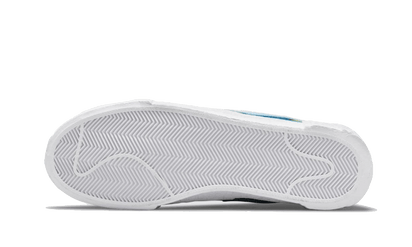 Blazer Low Sacai Kaws Blue - widok z przodu - Art Toys | Saturaise