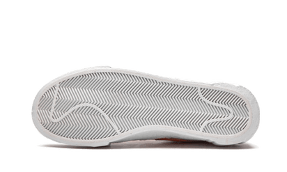 100% Oryginalne Blazer Low Sacai White Magma Orange - widok z tyłu - 775.00 PLN