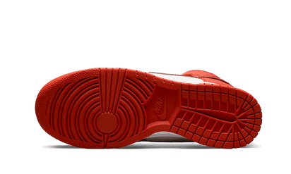 Buty Nike Dunk High LXX Cinnabar - widok z przodu - Rozmiary EU