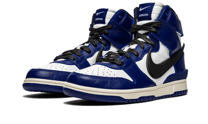 Kup oryginalne Dunk High Ambush Deep Royal Blue - widok z drugiego boku - Sneakersy