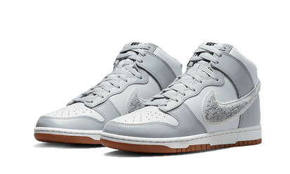 Kup oryginalne Dunk High Retro Chenille Swoosh White Grey - widok z drugiego boku - Sneakersy