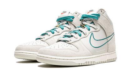 Kup oryginalne Dunk High First Use Light Bone Green Noise - widok z drugiego boku - Sneakersy