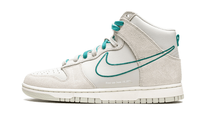 Nike Dunk High First Use Light Bone Green Noise biały-zielony - widok główny z boku | Saturaise.com