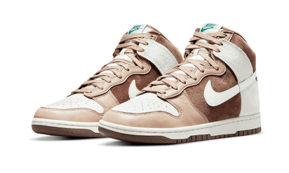 Kup oryginalne Dunk High Light Chocolate - widok z drugiego boku - Sneakersy
