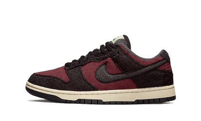 Nike Dunk Low SE Fleece Burgundy Crush czarny-biały - widok główny z boku | Saturaise.com