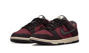 Kup oryginalne Dunk Low SE Fleece Burgundy Crush DQ7579-600 - widok z drugiego boku - Sneakersy