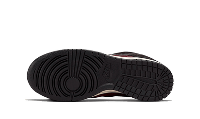 Buty Nike Dunk Low SE Fleece Burgundy Crush - widok z przodu - Rozmiary EU