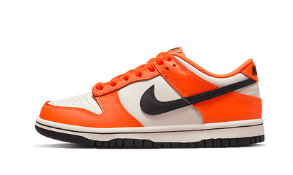 Nike Dunk Low Halloween (2022) czarny-pomarańczowy - widok główny z boku | Saturaise.com