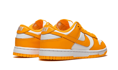 Buty Nike Dunk Low Laser Orange - widok z przodu - Rozmiary EU