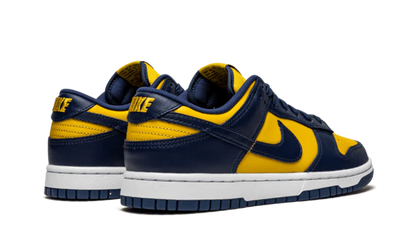 Buty Nike Dunk Low Michigan - widok z przodu - Rozmiary EU