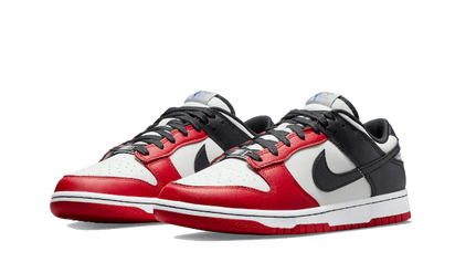 Kup oryginalne Dunk Low NBA 75th Anniversary Chicago Bulls DD3363-100 - widok z drugiego boku - Sneakersy