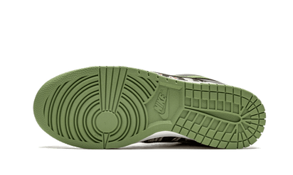 100% Oryginalne Dunk Low SE Black Multi-Camo (Crazy Camo) - widok z tyłu - 1240.00 PLN