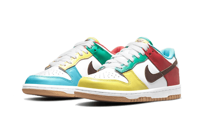 Kup oryginalne Dunk Low SE Free 99 Pack White DH0952-100 - widok z drugiego boku - Sneakersy