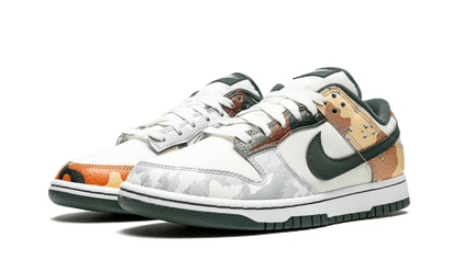 Kup oryginalne Dunk Low SE Sail Multi-Camo DH0957-100 - widok z drugiego boku - Sneakersy