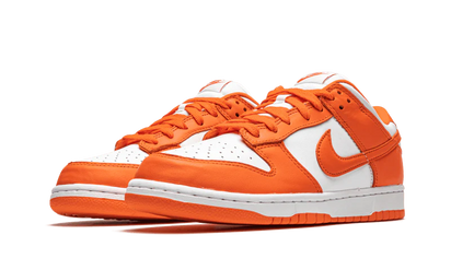 Kup oryginalne Dunk Low SP Orange Blaze (Syracuse) CU1726-101 - widok z drugiego boku - Sneakersy