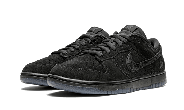 Dunk Low SP Undefeated 5 On It Black - Kup oryginalne Dunk Low SP Undefeated 5 On It Black DO9329-001 - widok z drugiego boku - Sneakersy