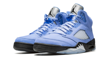 Kup oryginalne Air Jordan 5 Retro UNC University Blue 555088-134 - widok z drugiego boku - Sneakersy