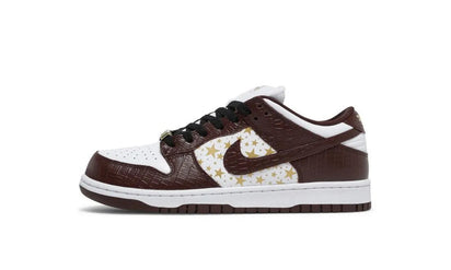 Yeezy Nike SB Dunk Low Supreme Stars Barkroot Brown (2021) biały-brązowy - widok główny z boku | Saturaise.com