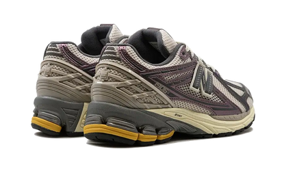 Buty New Balance 1906R Licorice - widok z przodu - Rozmiary EU